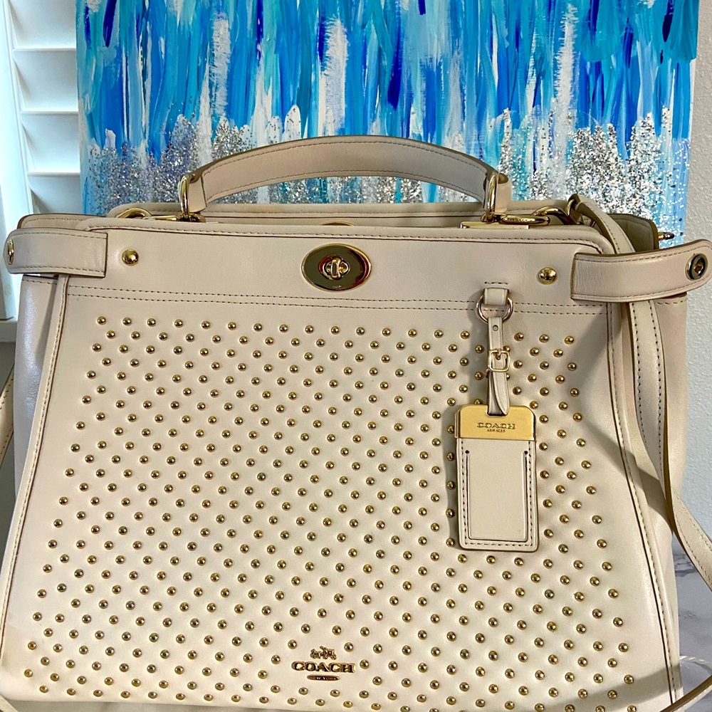 Coach !!!!!beautiful !!!!!Purse color antique white, limited edition!!!
